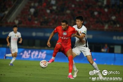 河南俱乐部彩陶坊1-2上海海港 纳萨里奥破门