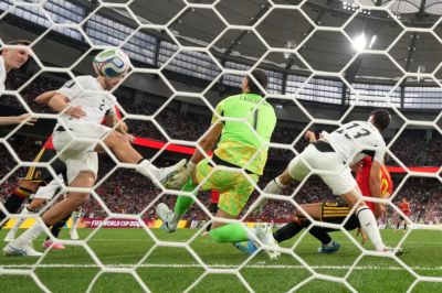 比利时1-0领先！德布劳内开出角球，特罗萨德乱战破门