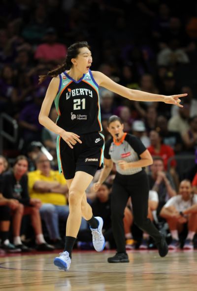 纽约自由人85-81险胜洛杉矶火花 韩旭8投3中拿到9分4篮板