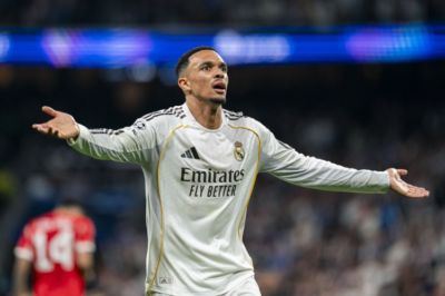 瓦伦西亚：希望曼联能签阿诺德 下赛季看好曼联英超夺冠