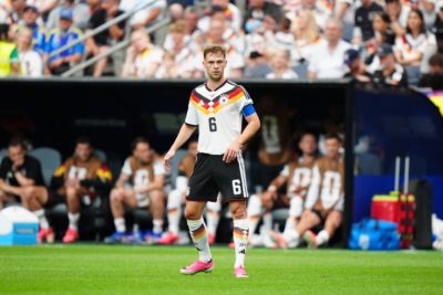 基米希：我们总是传球失误给对手机会 不能每场都丢一两个球
