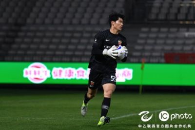 中乙联赛第十三轮，上海海港富盛经开队2:2战平海门珂缔缘队