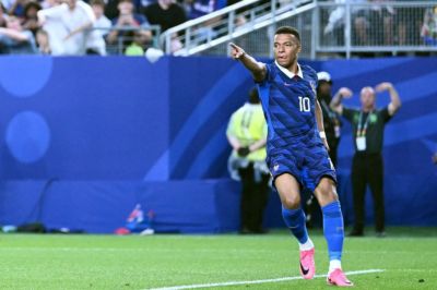 姆巴佩担任法国队长世界杯前两场皆取胜,98年德尚之后非门将首人