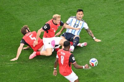 半场-阿根廷1-0奥地利 梅西破门加冕世界杯射手王+失点劳塔罗造点