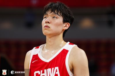 媒体人:瀚森还得适应适应 第一节换阵容后进攻停滞