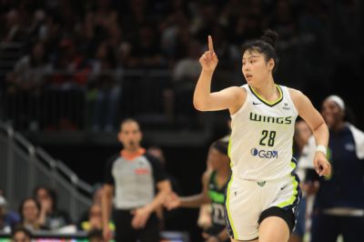 表现出色！李月汝6投4中&三分4中2得到10分3板2助 助飞翼今日赢球
