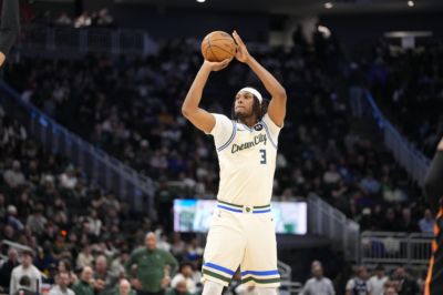 队记：若雄鹿交易走字母后进行清仓甩卖 猛龙会有意迈尔斯·特纳