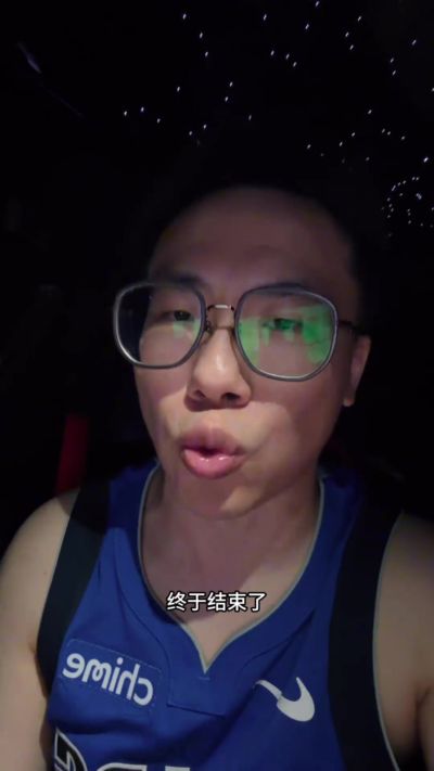 解说：达斯蒂·梅作为大学主帅主导是团队篮球 对防守非常重视