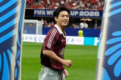 原来是摆球啊!中国演员李现现身世界杯,为西班牙vs沙特“开球”