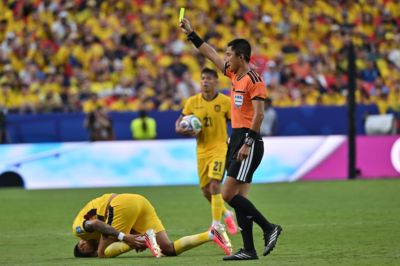 津媒：马宁执法表现得到FIFA肯定，大部分业内人也认为他控场沉稳