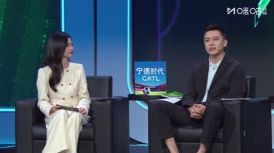 杨鸣分享教练带队心得：老带新+护核心 守住更衣室稳定
