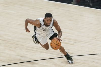 Amick：马刺的现状比较棘手 福克斯还在巅峰不会做替补的准备