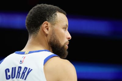 追梦：一位高水平NBA球员和库里一起训练10分钟后呕吐 之后放弃
