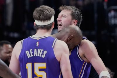 只聊高尔夫！ESPN：东契奇还未招募詹姆斯或里夫斯回归湖人