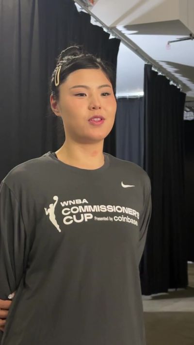 李月汝：世界杯特别关注哈兰德 希望能现场看球&与他合影做表情包