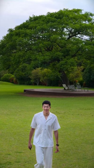留粤谈判未果 王少杰济州岛度假晒照尽显休闲感：今年场景