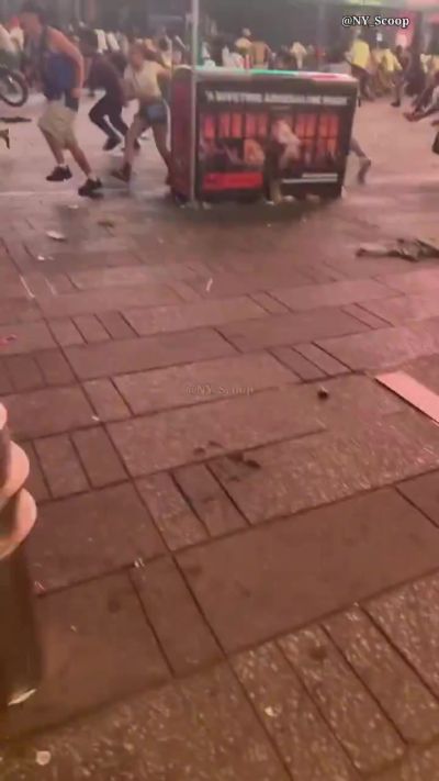 太乱了…纽约街头庆祝时发生枪击事件 1人中弹 3名嫌疑人被拘