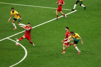 澳大利亚2-0领先土耳其！梅特卡夫持球推进贴地斩破门！