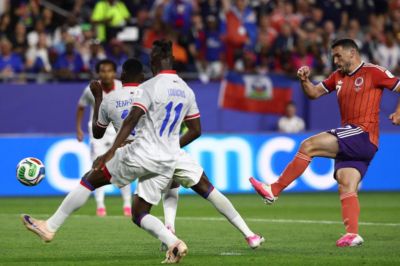 不越位！麦金补射变线破门，苏格兰1-0领先海地！
