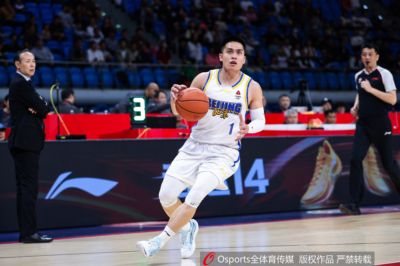 张云松谈陈盈骏续约：顶薪球员俱乐部有优先权 不用太担心