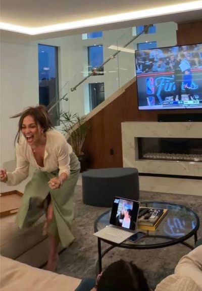 珍妮弗·洛佩兹发推：祝贺尼克斯夺冠 感谢你们再次团结了纽约城