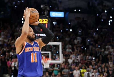 尼克斯本赛季获得了NBA杯冠军和NBA总冠军 对手都是马刺