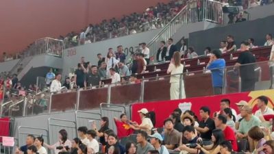 现场观战!中国女篮对阵尼日利亚女篮热身赛 杜锋落座主席台