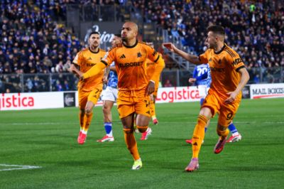 马伦连续错失进球机会受到质疑，范尼正在帮助他找回状态