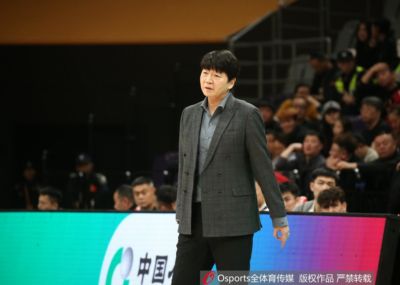 鲁媒：山东教练组加班加点开会研究分析 尤其是新赛季3外援的选择