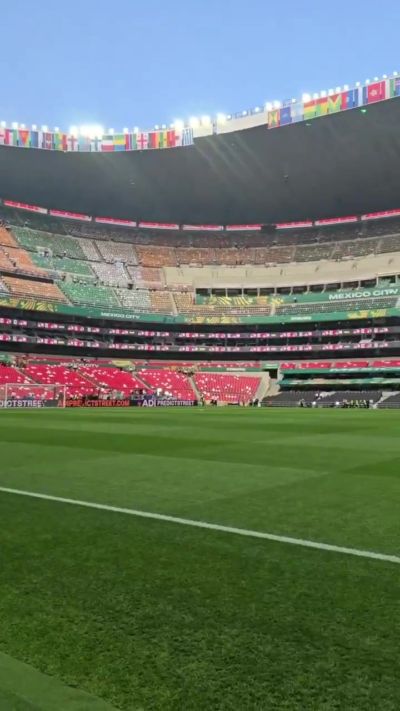 静候世界杯开幕！FIFA官方晒阿兹特克体育场内景，48队旗帜高挂