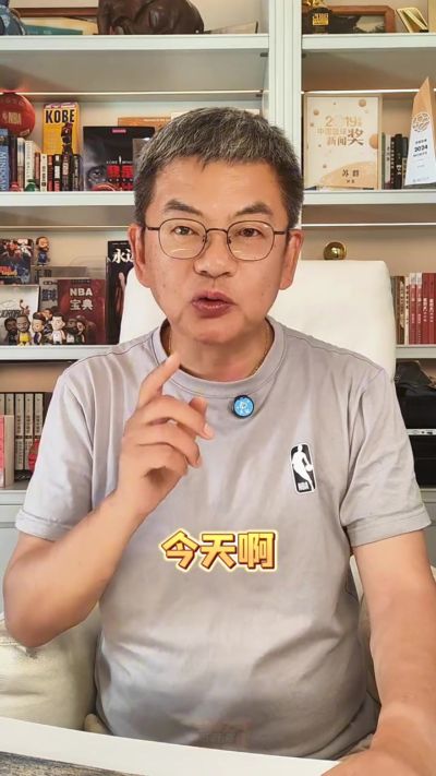 苏群:下半场放任球队扔三分 米奇对总决赛G4的指挥是灾难级的