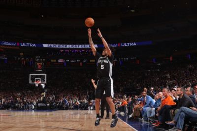 马刺半场命中14记三分 创NBA总决赛单队半场三分命中数新纪录！