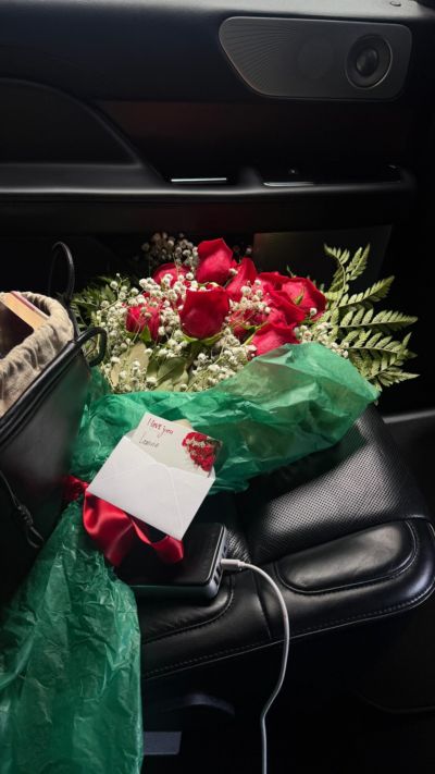 ❤️热恋中！亚马尔送女友玫瑰花，手写情书告白：我爱你——拉明