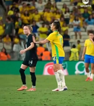 巴西女足对美国女足8人染红 球员怒喷美国对手缺乏尊重