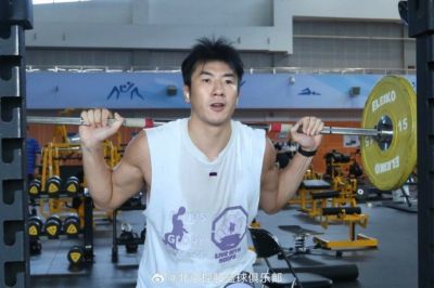 北控男篮结束休假集结归队 目前以恢复体能的力量训练为主