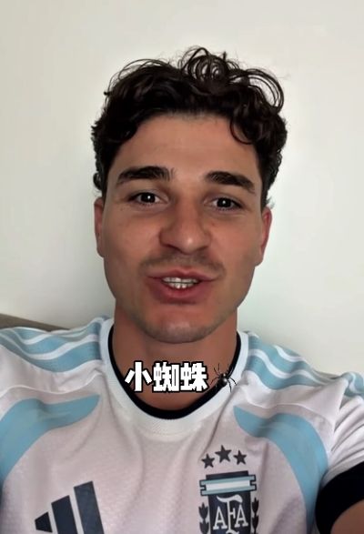 🕷️阿尔瓦雷斯开通抖音账号，用中文问好：大家好！我是小蜘蛛