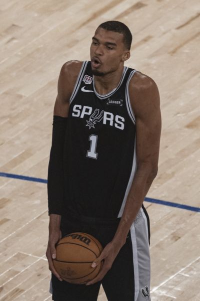 解说：文班高效输出率队终结尼克斯13连胜 尽显巨星本色