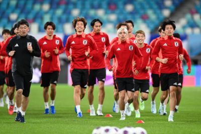 内部教学赛日本2-1击败日本U19，盐贝健人和铃木淳之介进球