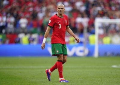马卡报记者：佩佩有望加入穆帅在皇马的教练团队