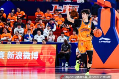 上海男篮是冠军！偰李永炜社媒晒夺冠写真：我们做到了