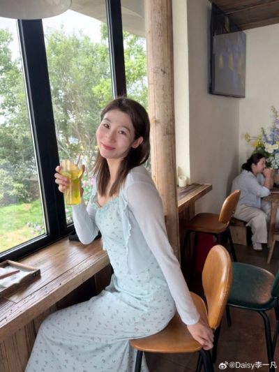 北京女篮球员李一凡晒照：好朋友是这条路上最治愈的解药