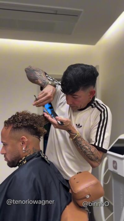 支棱起来了💇‍♂️内马尔换新发型，即将亮相个人第4届世界杯