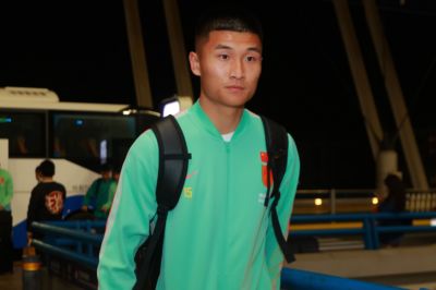 马德兴：邵佳一首发展开新尝试黄嘉辉是亮点，换人后控制力下降