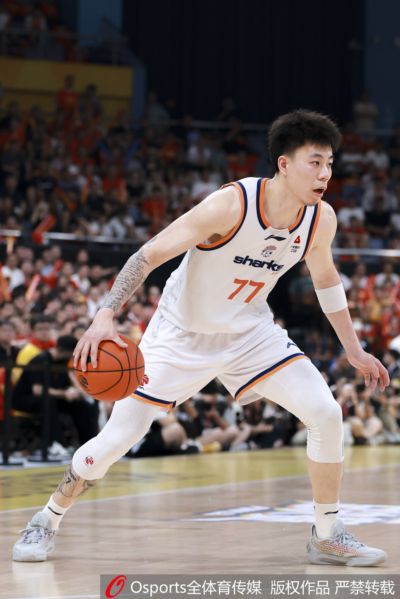 媒体人：上海只有王哲林是D类合同 剩余两个顶薪或给张镇麟李弘权