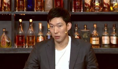周琦：第三节马刺单干太多 经验和心态出问题了 应该多传导球
