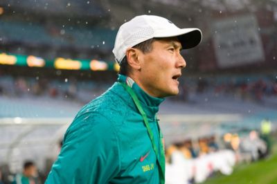 足球报：国足客战新加坡模拟客场比赛，考验球队发挥的稳定性