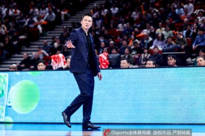 名帅！卢伟执教上海两个赛季 带队拿到3个冠军！