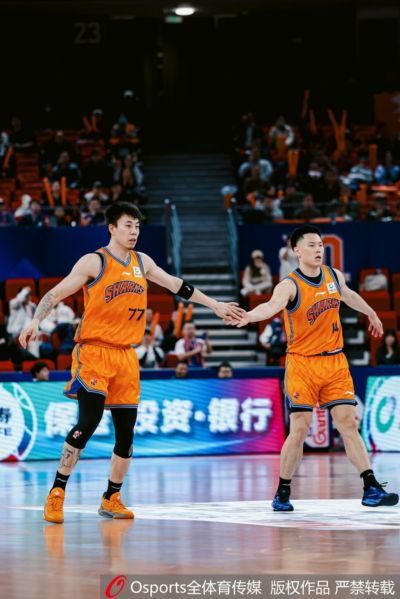 媒体人：以上海男篮的人员储备 感觉他们能在未来轻松卫冕