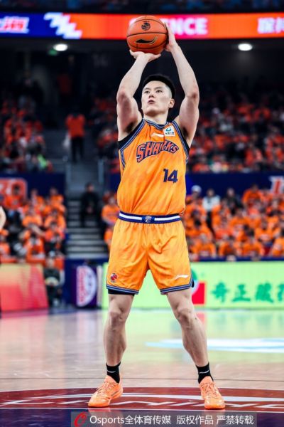 三分很杀人！李弘权6中5&三分3中3全面砍14分4板2助1断1帽！