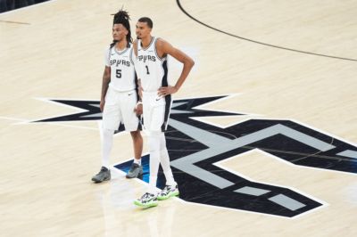 卡斯尔母亲：比赛不要一场论 我们打森林狼也输过G1 请保持信心
